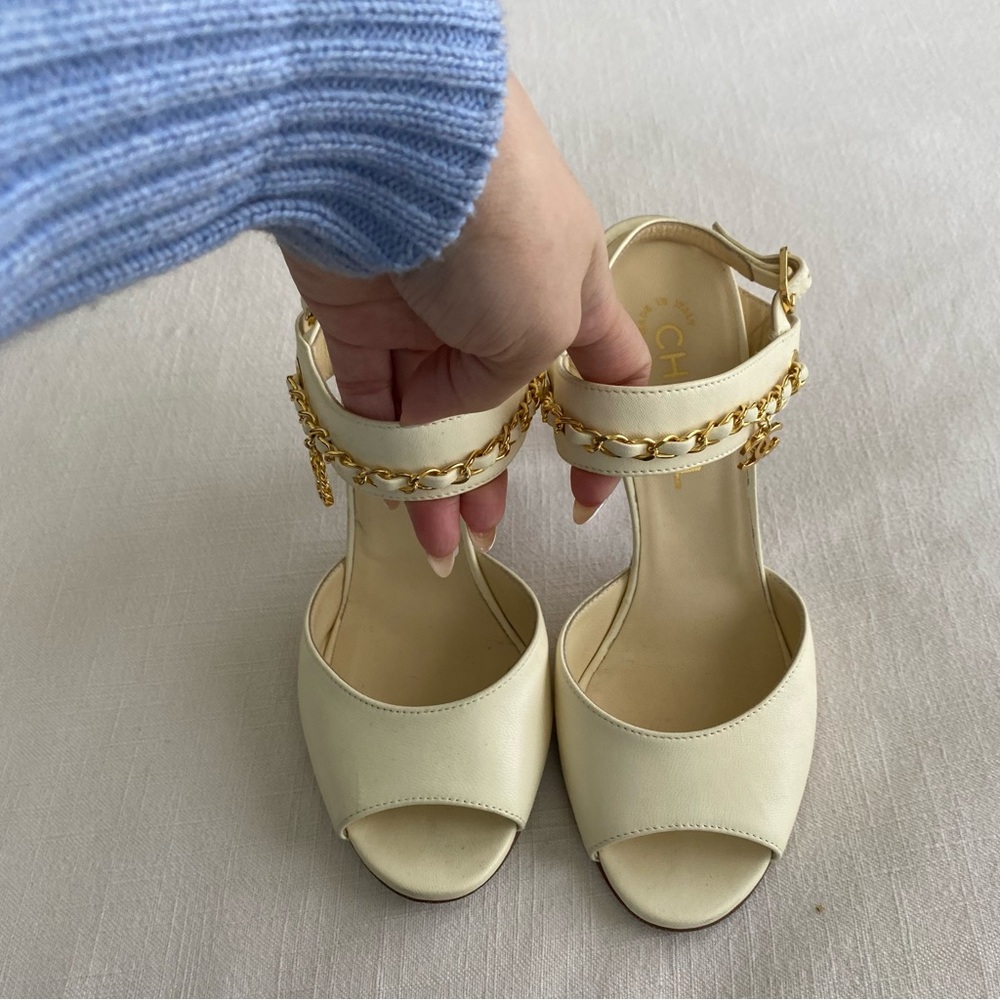 CHANEL Cream Peep-Toe Heels with Gold Chain - Picture 2 of 16